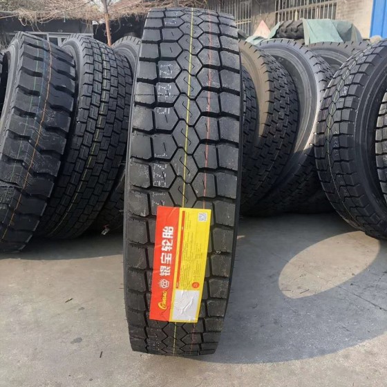 12R22.5 Car tire vacuum tire, medium and long-distance truck semi-trailer tire middle block pattern anti-puncture 12r22.5