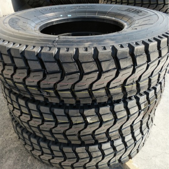 900R20 car tire, steel wire tire, medium and short-distance truck and dump truck tire, heavy-duty anti-puncture, 900r20 in stock